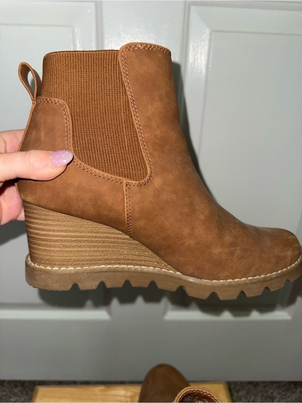 Universal Thread Tan Wedge Chelsea Ankle Booties